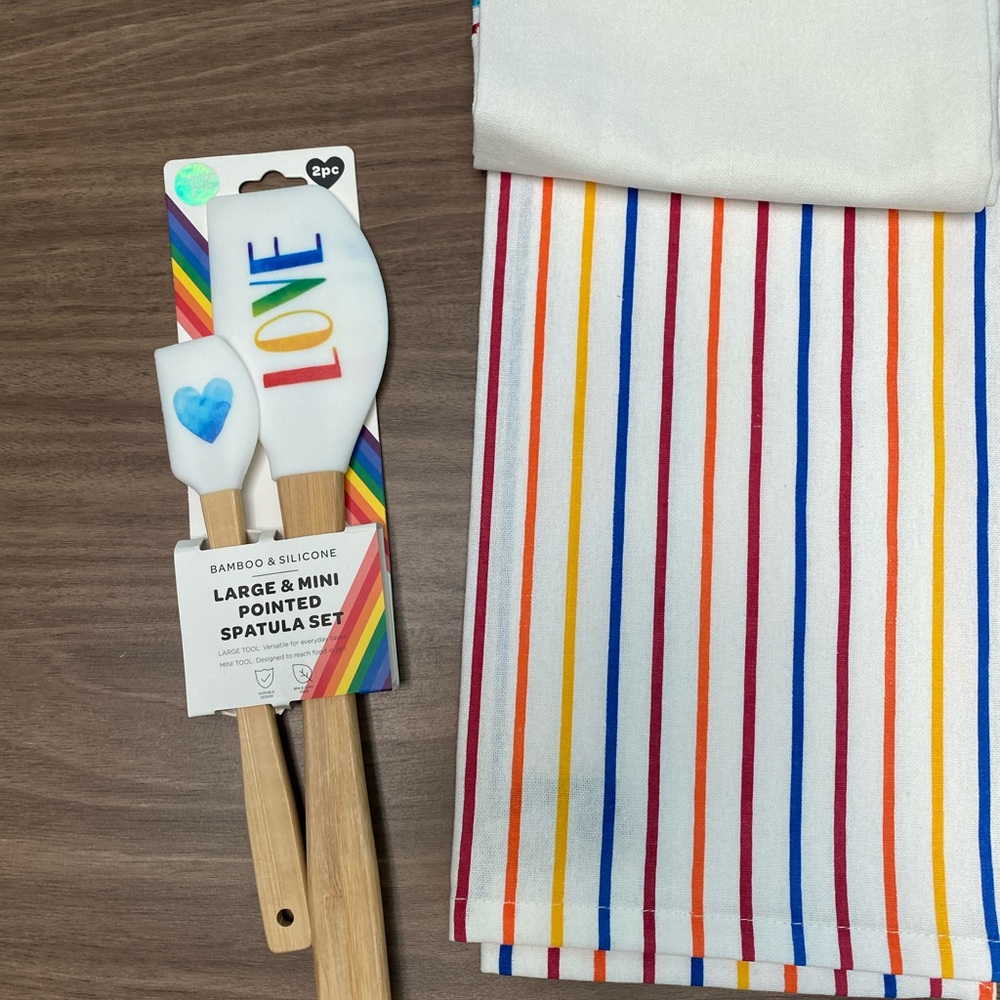 ❤️⭐️Kitchen Towel Love with set spatulas NWT - Picture 2 of 3